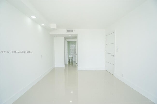 Building Photo - 7601 E Treasure Dr