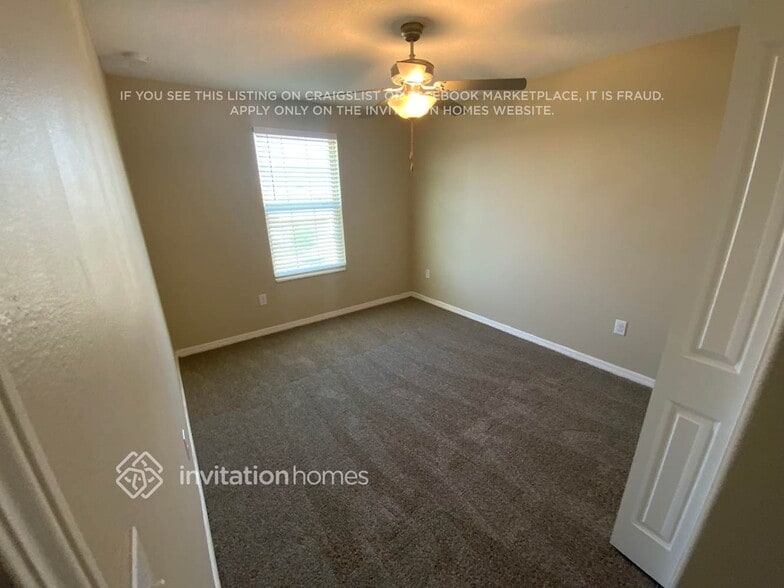 Building Photo - 5010 White Chicory Dr