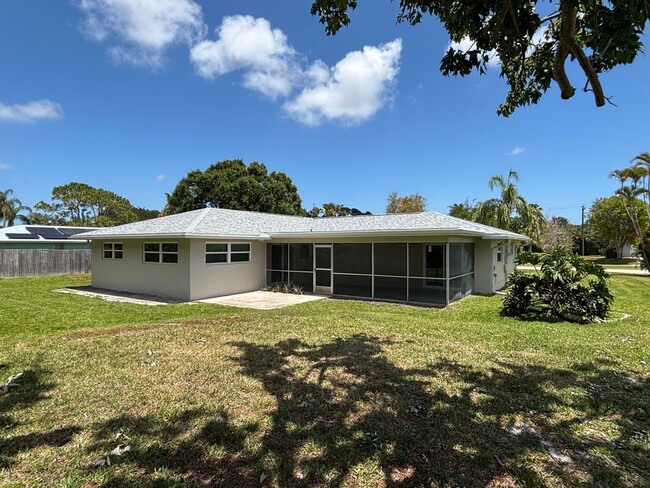 Building Photo - Updated 3 bedroom 2 Bathroom home in Beau ...
