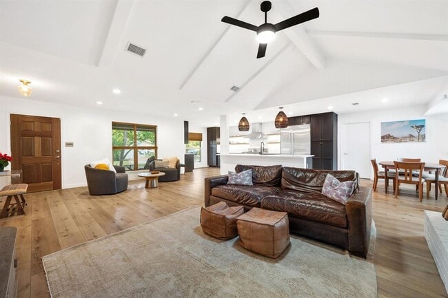 Building Photo - 2303 Inverrary Cir