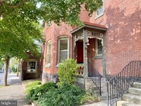 Building Photo - 344 King St