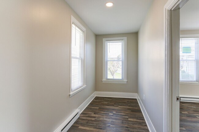 Building Photo - 175 S Enola Dr
