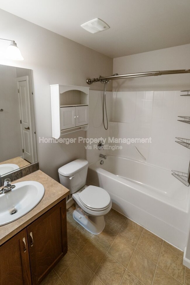 Building Photo - 1807 E Vanetta Ave