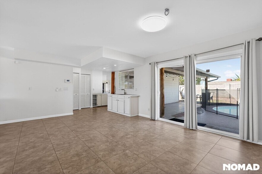 Building Photo - 1636 W Taro Ln