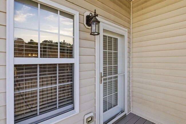 Building Photo - 2 Bedrooms 2 Bathrooms Condo