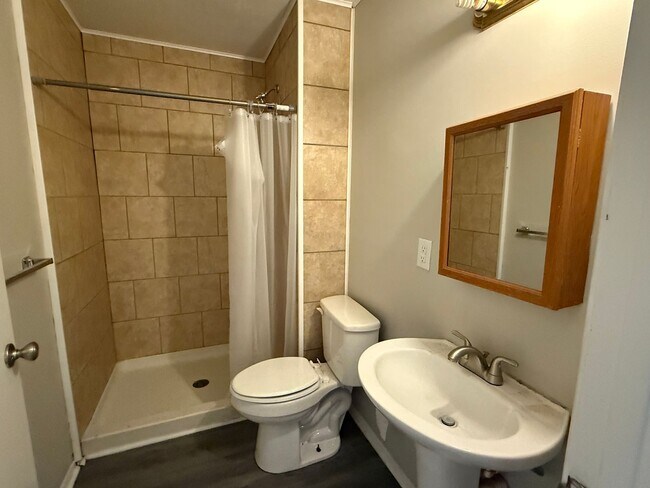 Building Photo - Great 3 bedroom 2 bath witb garage