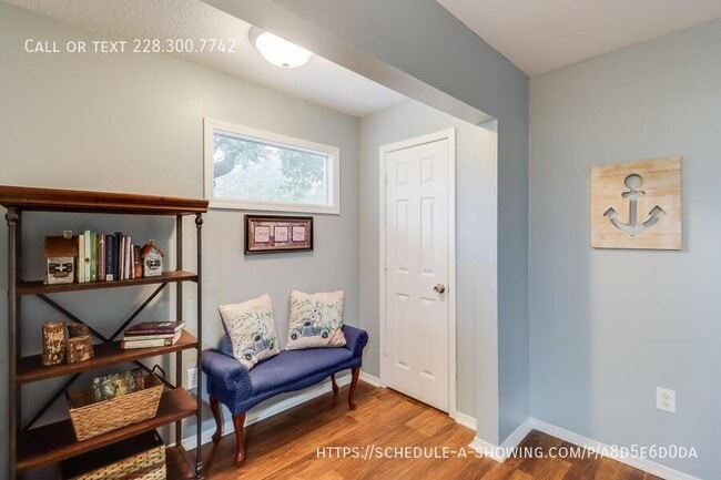 Building Photo - 419 E 2nd St