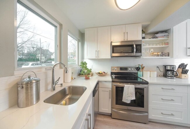 Building Photo - First Hill/Central District Townhome