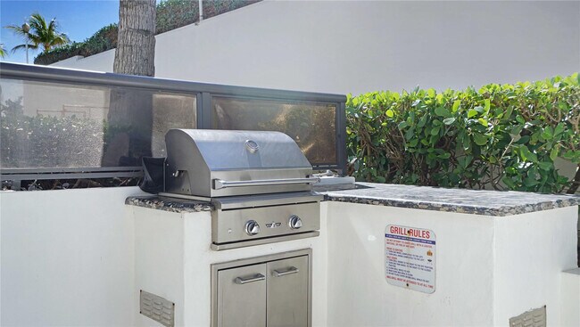 Building Photo - 3550 Galt Ocean Dr