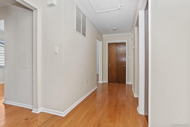 Building Photo - 160 Lakeview Ave