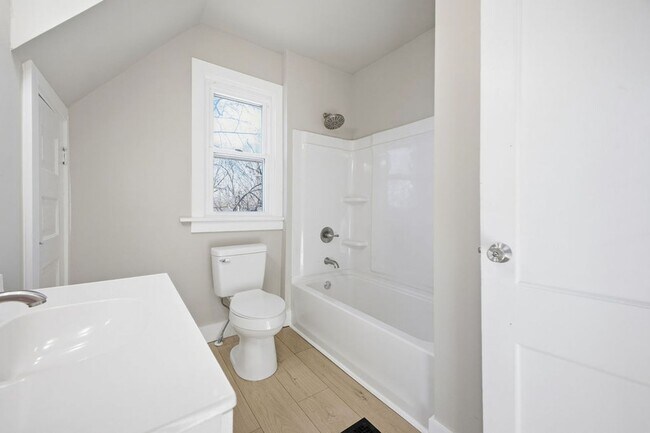 Building Photo - Spacious 4-Bedroom, 1.5-Bath Home with Plenty of Living Space!