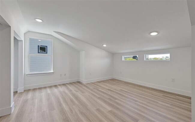 Building Photo - 7306 Carver Ave