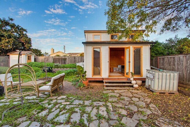 Building Photo - 1418 Marshall St