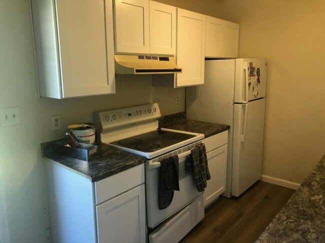 Building Photo - 2 Bedroom Duplex convenient to UNC!