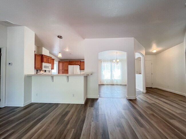 Building Photo - HOUSE - CORNVILLE - OAK CREEK VALLEY