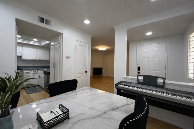 Building Photo - 3597 W Greentree Cir