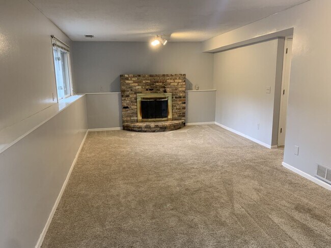 Building Photo - Great Eden Prairie location! 3 Bed/2 Bath ...