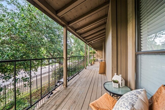 Building Photo - 5711 Sugar Hill Dr