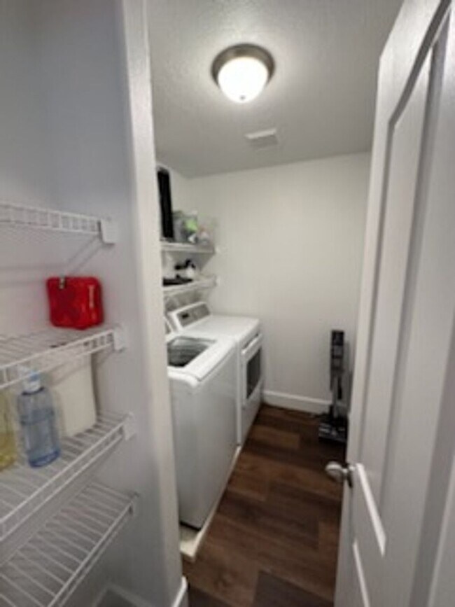 Building Photo - Come take a look at this beautiful townhome