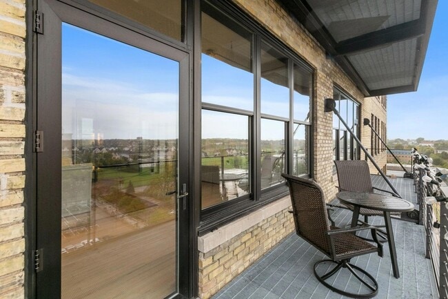 Building Photo - 290 Market St