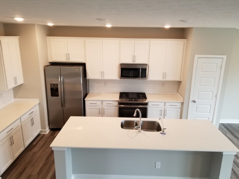 Building Photo - 305 Fairfax Way