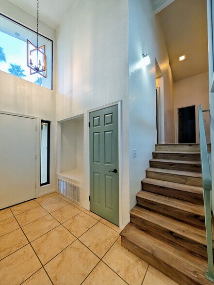 Entry way - 45390 Driftwood Dr