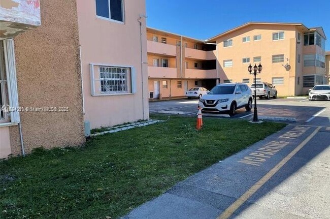 Primary Photo - 120 Royal Palm Rd