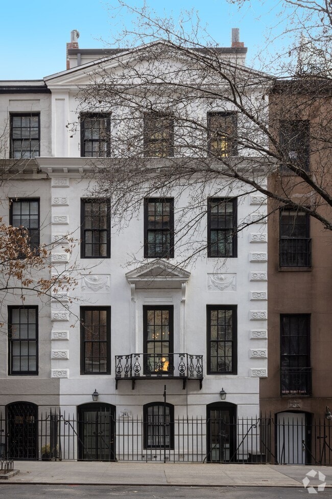 Building Photo - 241 E 48th St