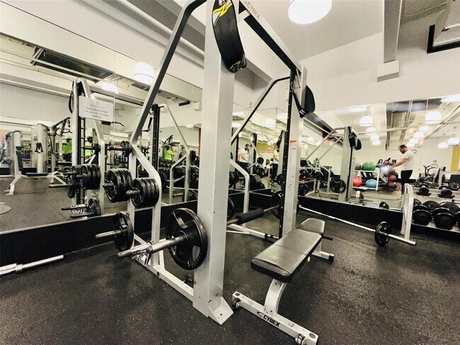 Building Photo - 101 S Eola Dr