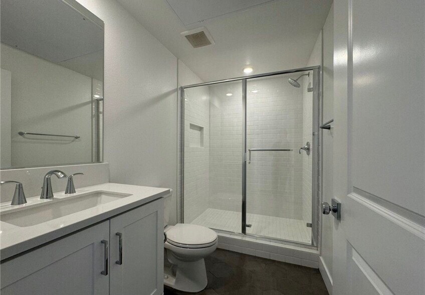 Building Photo - 114 Seep