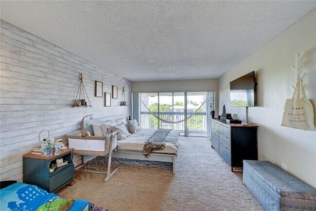 Primary Photo - 731 N Pine Island Rd