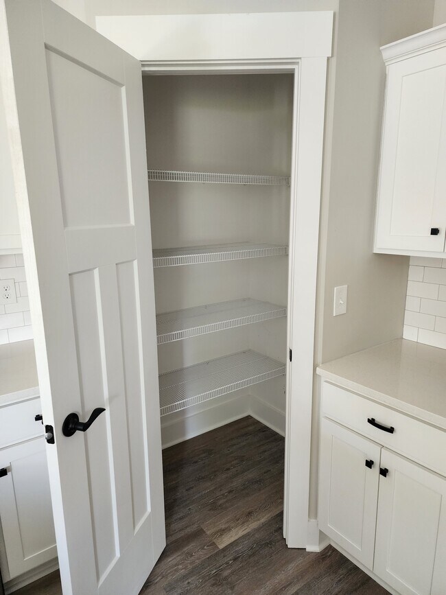 Building Photo - 717 Perrigan Ln