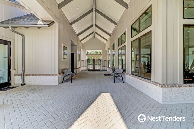 Building Photo - Enjoy Resort-Style Amenities in Beautiful ...
