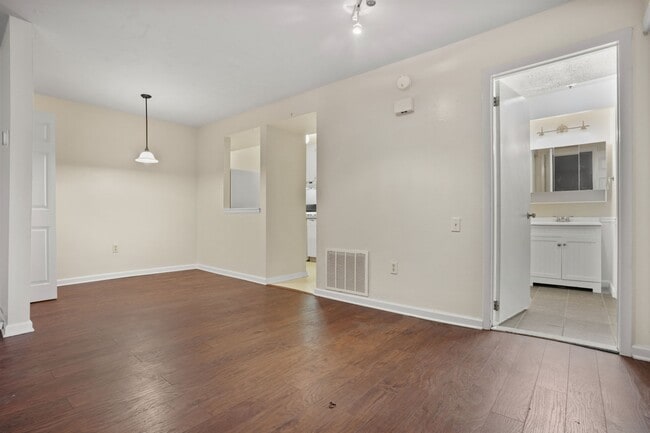 Building Photo - 8 Quarry Cor