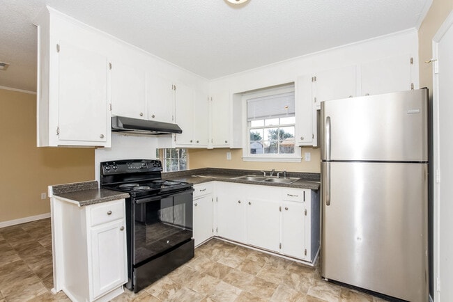 Building Photo - 7671 Mendelwood Dr