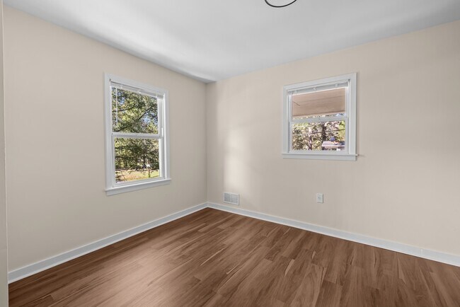 Building Photo - 1153 Linwood St