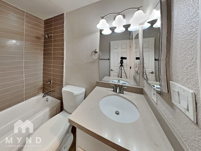 Building Photo - 2336 Villanova Cir