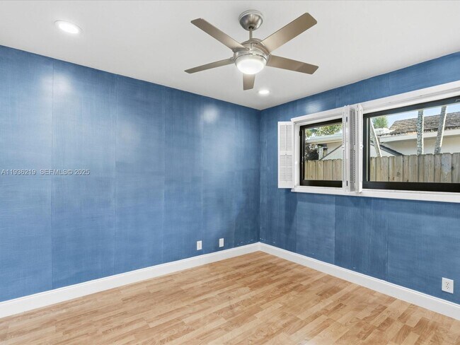 Building Photo - 21151 NE 22nd Ct