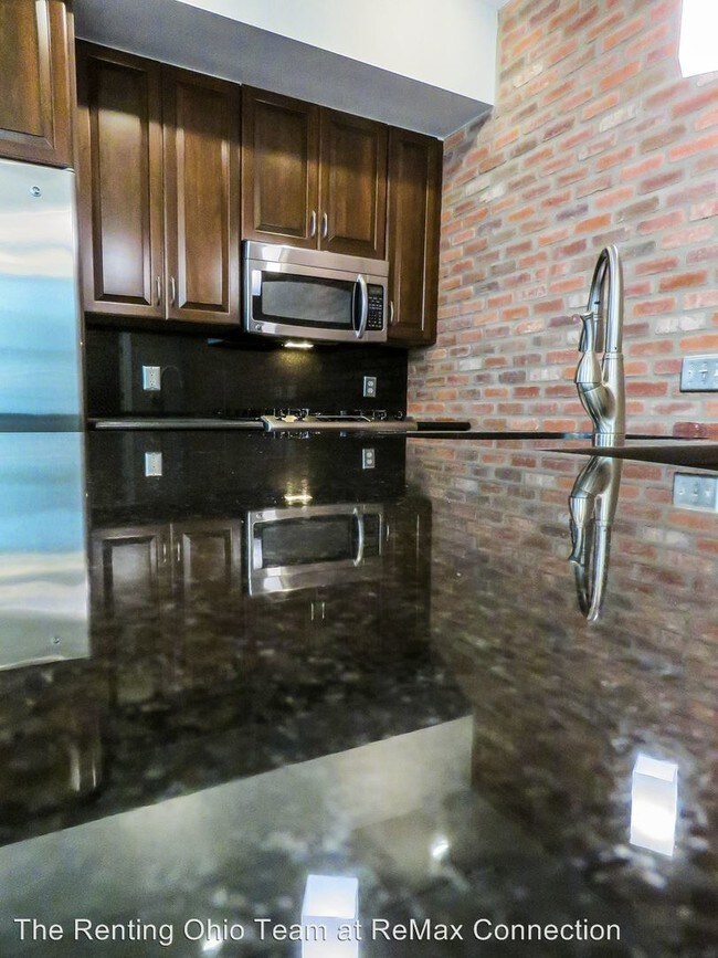 Building Photo - 166 E Gay St