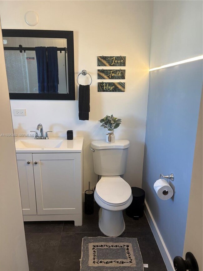 Building Photo - 1901 SW 9th St