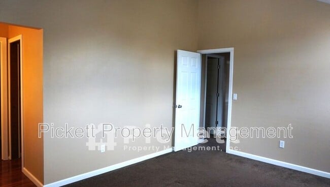 Building Photo - 10421 Ashley Cir NW