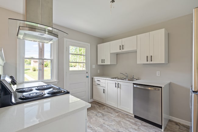 Building Photo - 707 Fairview Ave