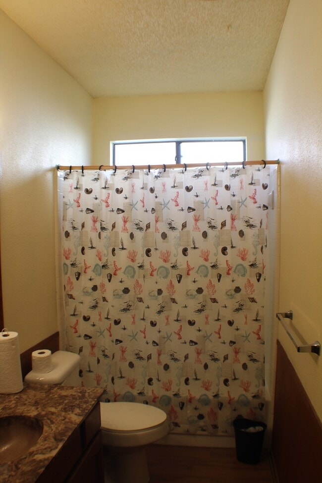 Building Photo - Gorgeous garden style home in San Antonio. Realtor Commission: $300