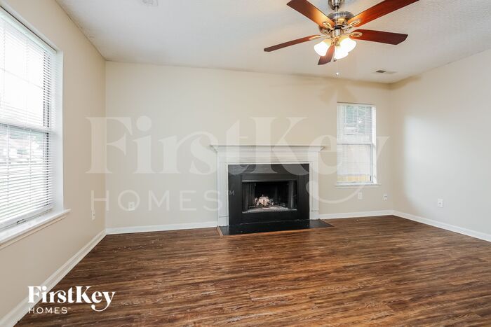 Building Photo - 2561 Realm St