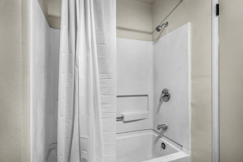 Building Photo - 5243 Huntington Dr N