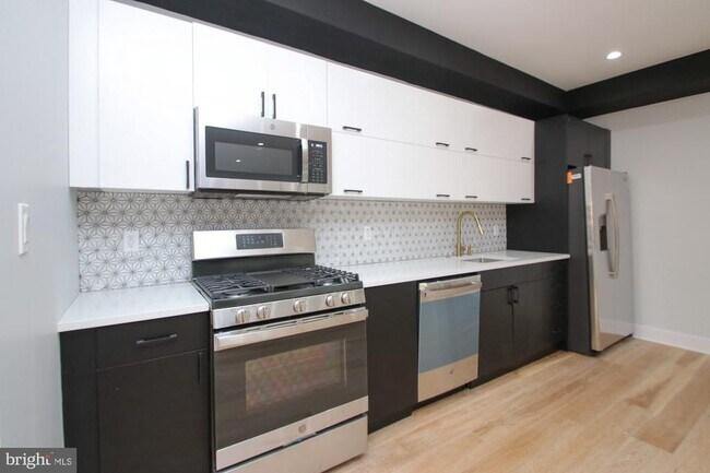 Building Photo - 810 N Uber St