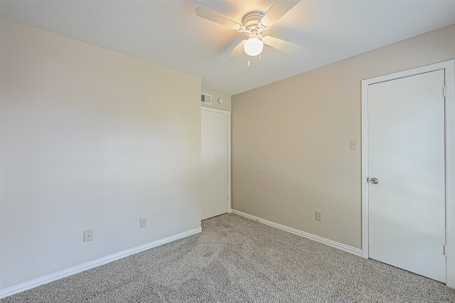 Building Photo - 2711 Quarry Hill Rd