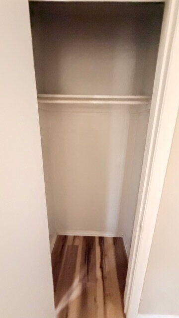 Building Photo - Spacious 3-bedroom, one-bathroom home.