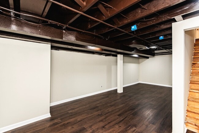 Building Photo - 6209 Loran Ave