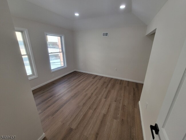 Building Photo - 31 Ann St